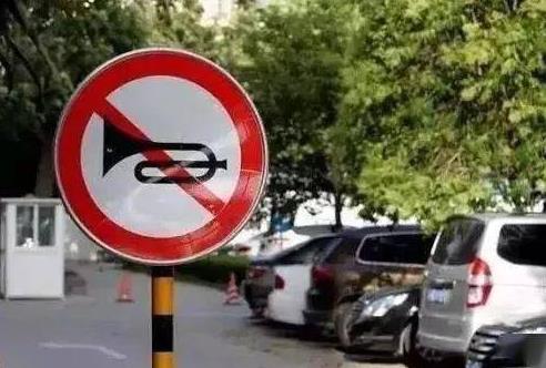 金屬吸音板的性能優勢有哪些